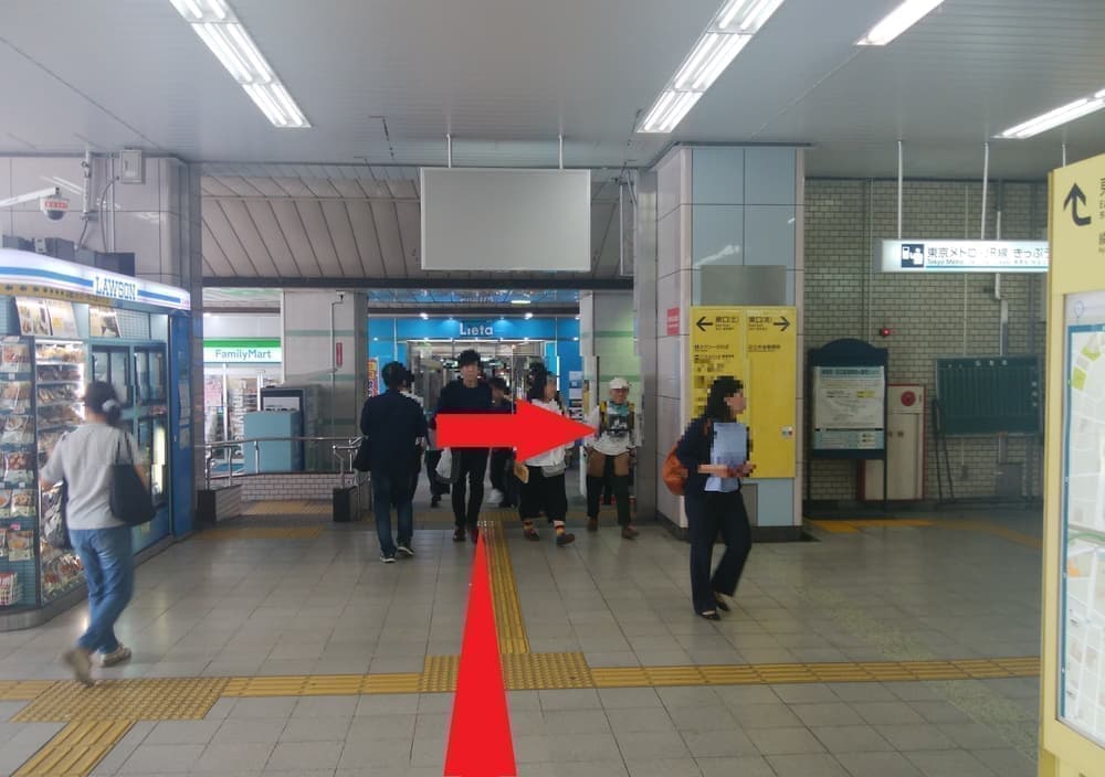 駅の改札