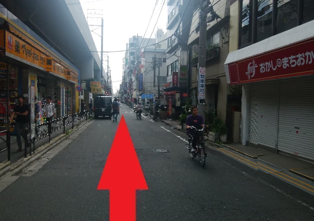 薬局の先