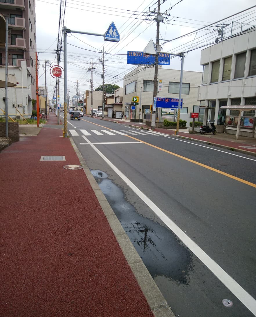 銀行横駐車場