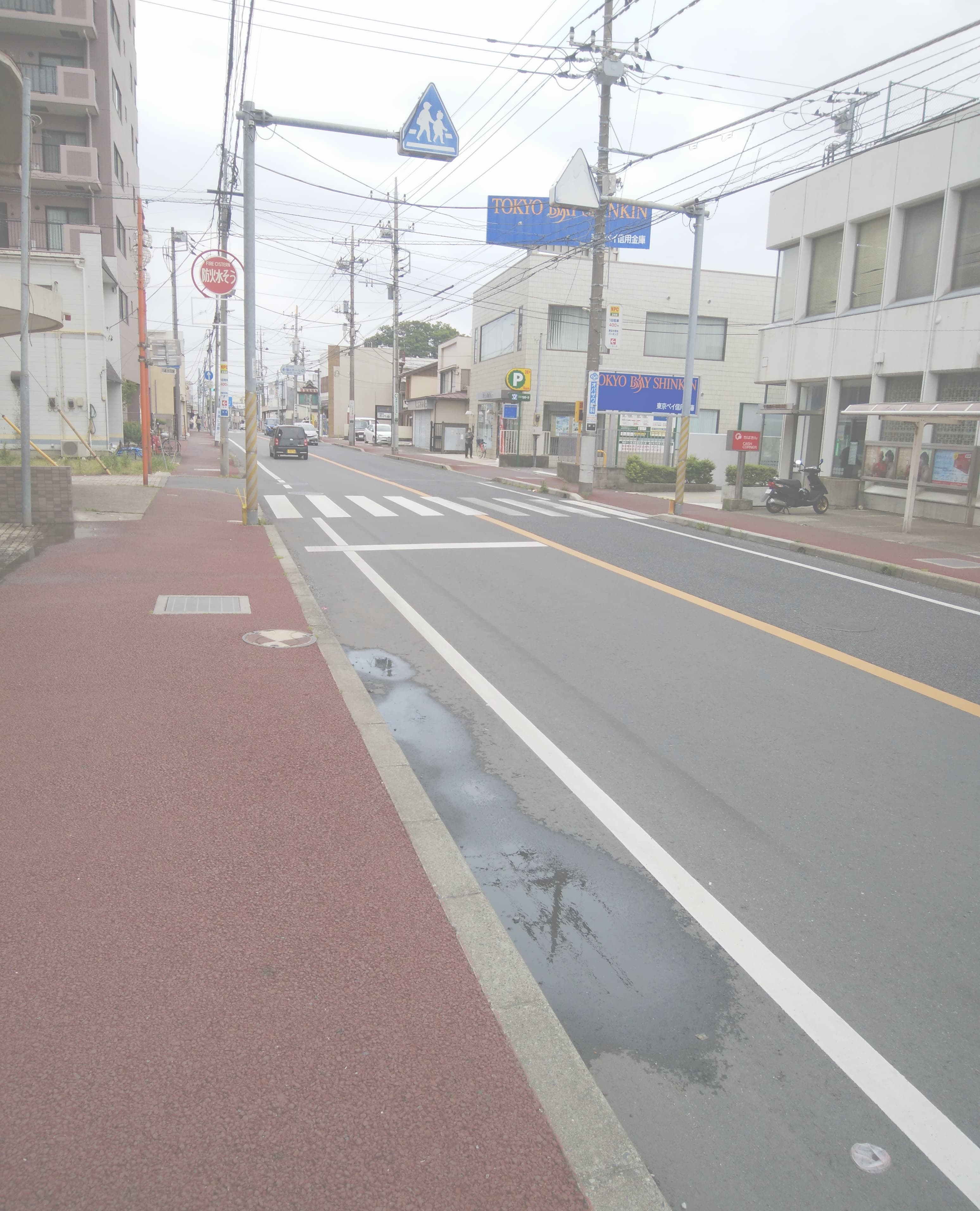 銀行横駐車場